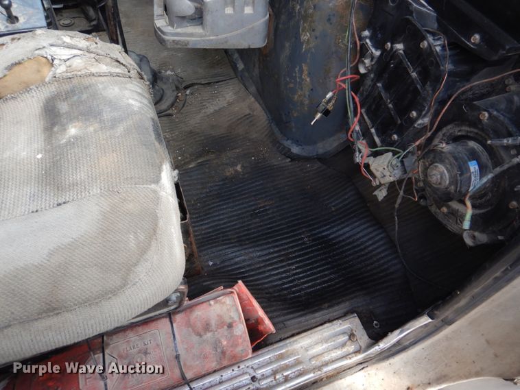 image for item DH8058 1990 Ford LT9000  dump truck