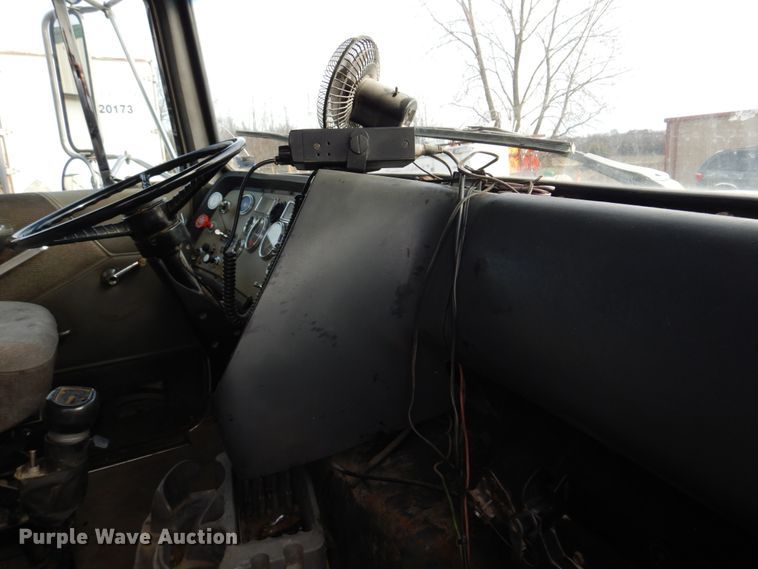 image for item DH8058 1990 Ford LT9000  dump truck