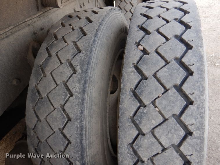 image for item DH8058 1990 Ford LT9000  dump truck