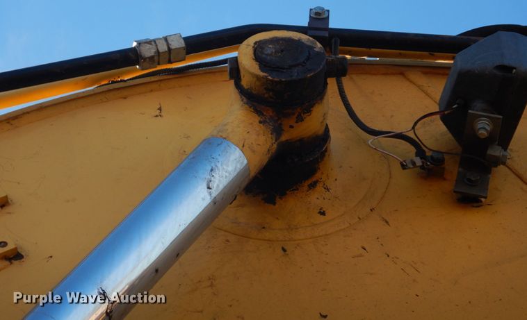 image for item DH8066 2004 Komatsu PC228USLC  excavator