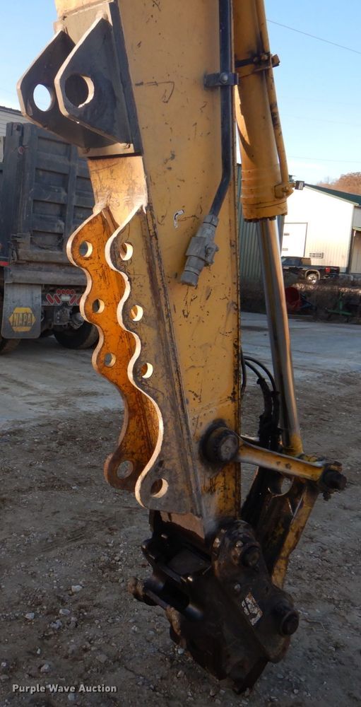 image for item DH8066 2004 Komatsu PC228USLC  excavator