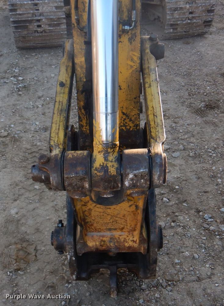 image for item DH8066 2004 Komatsu PC228USLC  excavator