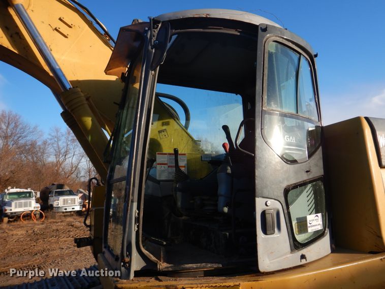 image for item DH8066 2004 Komatsu PC228USLC  excavator