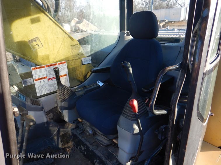 image for item DH8066 2004 Komatsu PC228USLC  excavator