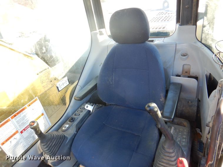 image for item DH8066 2004 Komatsu PC228USLC  excavator