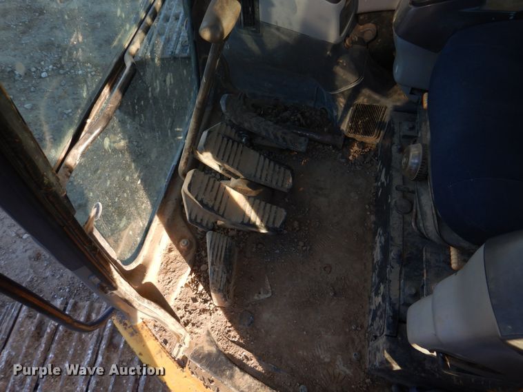 image for item DH8066 2004 Komatsu PC228USLC  excavator