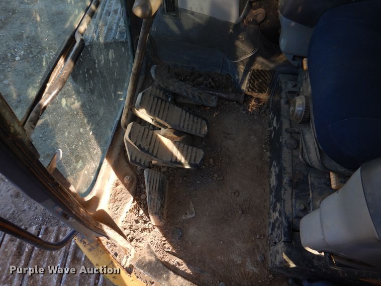 image for item DH8066 2004 Komatsu PC228USLC  excavator