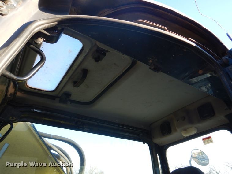 image for item DH8066 2004 Komatsu PC228USLC  excavator