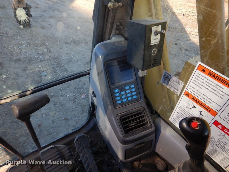 image for item DH8066 2004 Komatsu PC228USLC  excavator