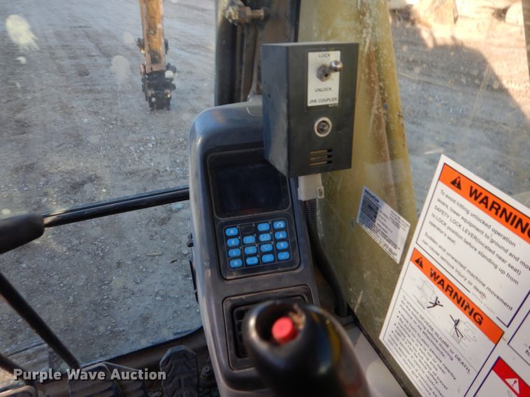 image for item DH8066 2004 Komatsu PC228USLC  excavator