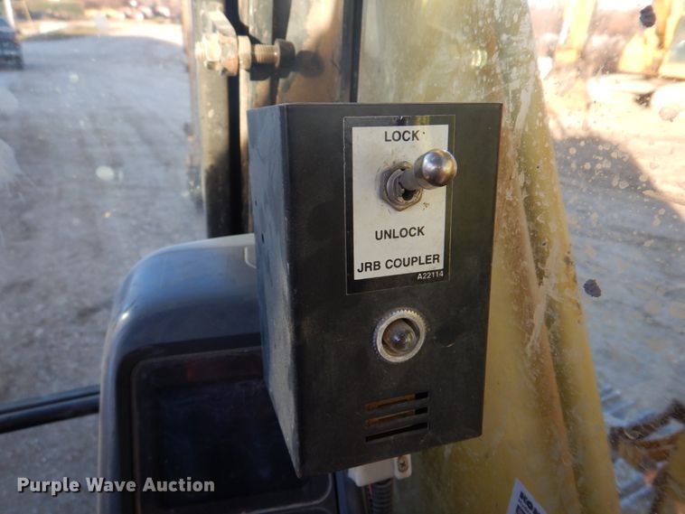 image for item DH8066 2004 Komatsu PC228USLC  excavator