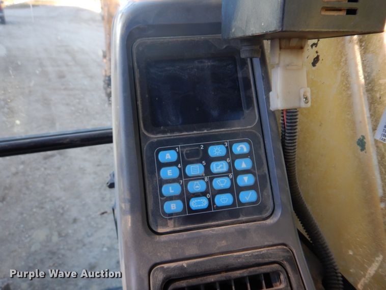 image for item DH8066 2004 Komatsu PC228USLC  excavator