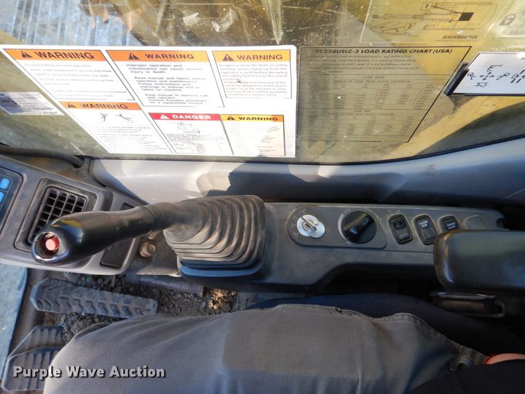 image for item DH8066 2004 Komatsu PC228USLC  excavator