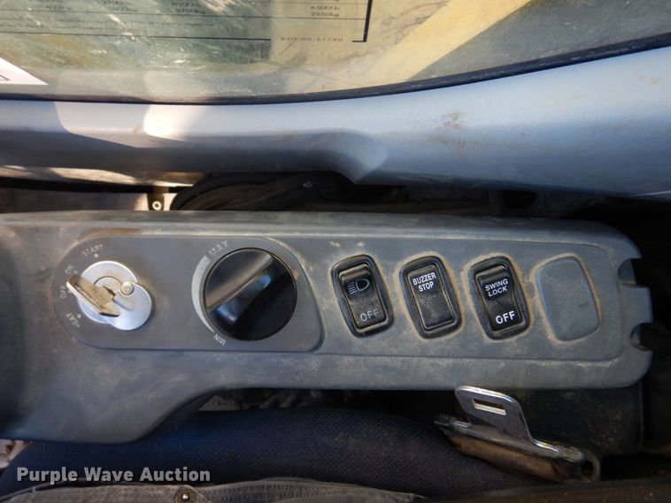 image for item DH8066 2004 Komatsu PC228USLC  excavator