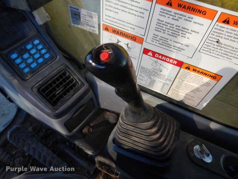 image for item DH8066 2004 Komatsu PC228USLC  excavator