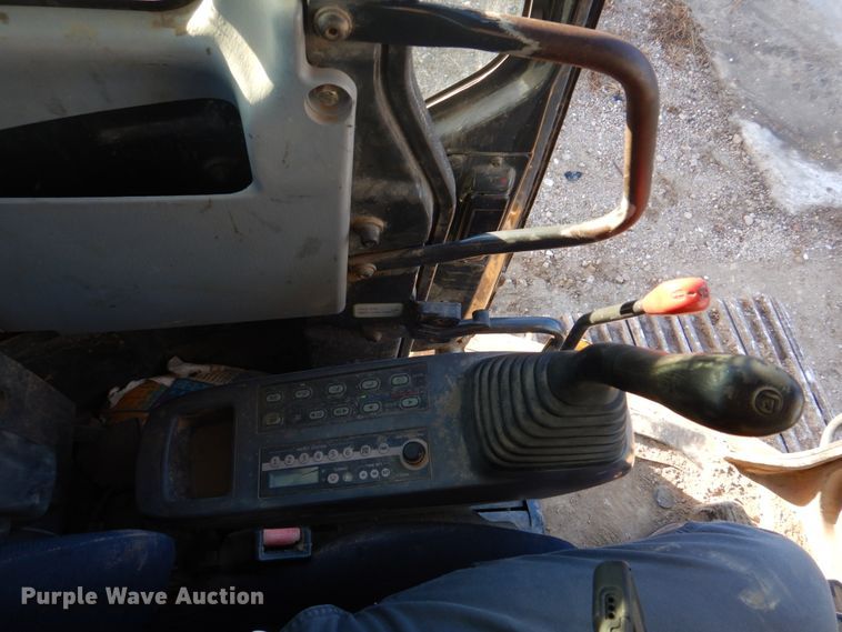 image for item DH8066 2004 Komatsu PC228USLC  excavator