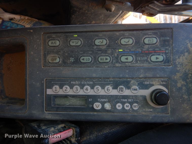 image for item DH8066 2004 Komatsu PC228USLC  excavator