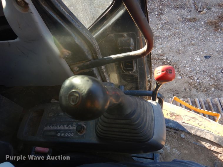 image for item DH8066 2004 Komatsu PC228USLC  excavator