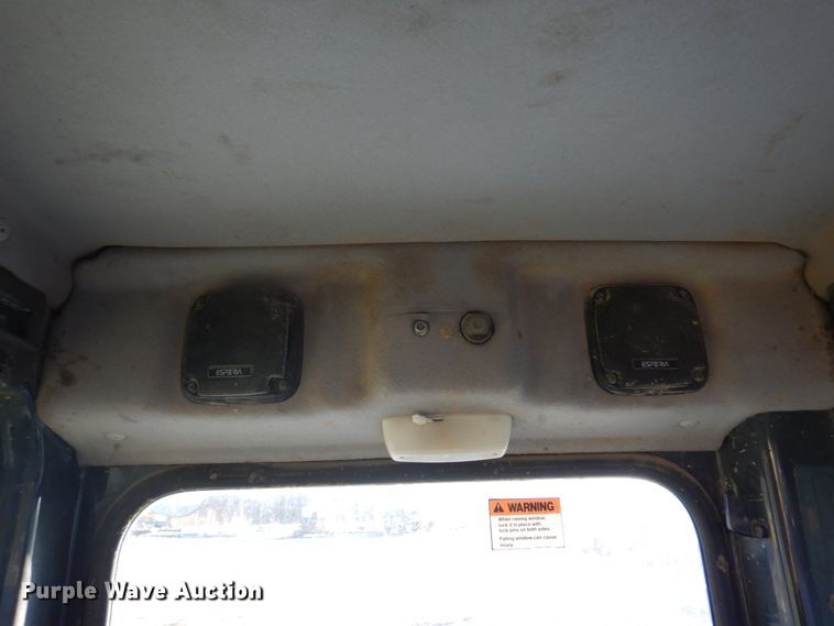 image for item DH8066 2004 Komatsu PC228USLC  excavator