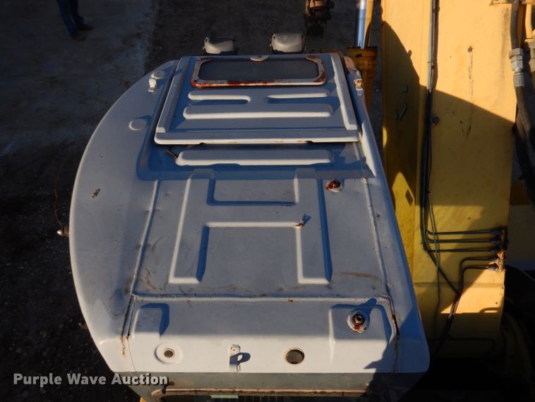 image for item DH8066 2004 Komatsu PC228USLC  excavator