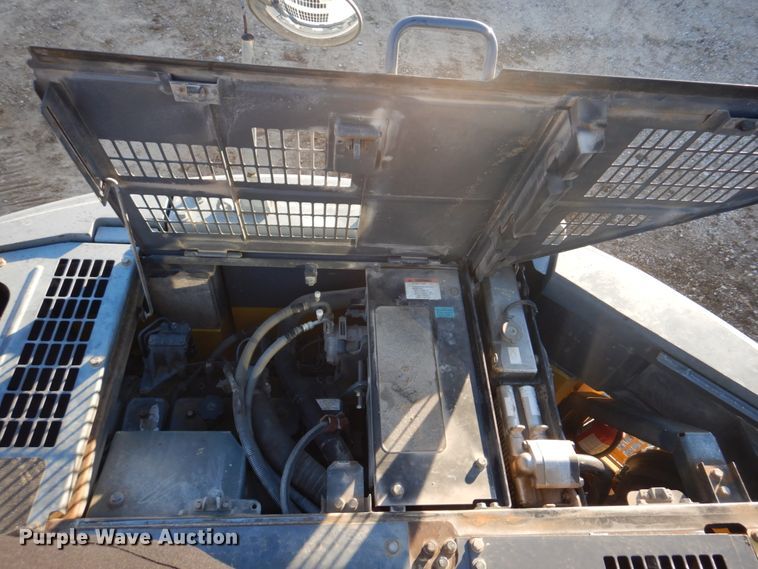 image for item DH8066 2004 Komatsu PC228USLC  excavator