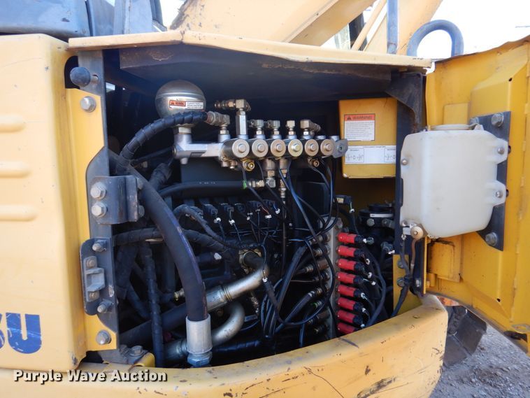 image for item DH8066 2004 Komatsu PC228USLC  excavator
