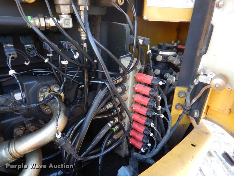 image for item DH8066 2004 Komatsu PC228USLC  excavator