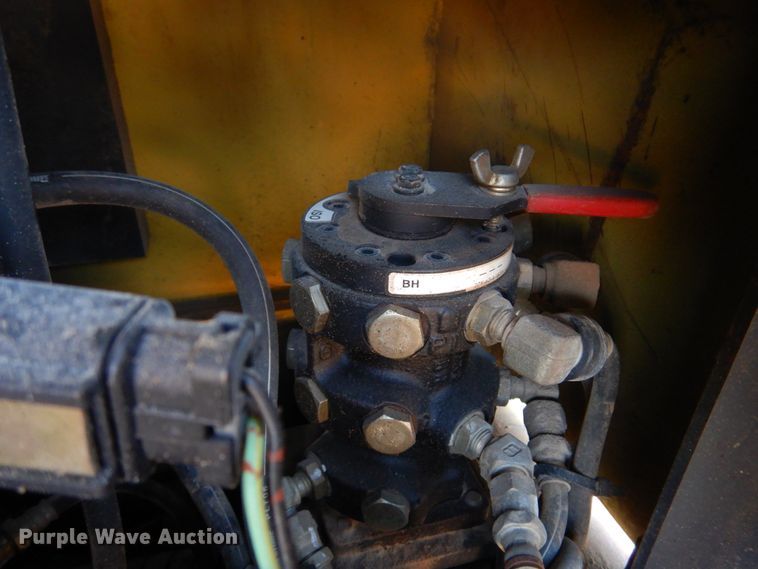 image for item DH8066 2004 Komatsu PC228USLC  excavator