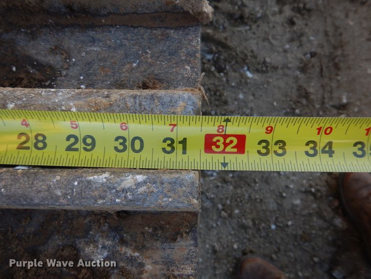 image for item DH8066 2004 Komatsu PC228USLC  excavator