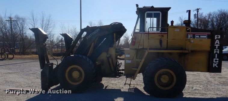 image for item DH8105 2000 Patrick RL200  forklift