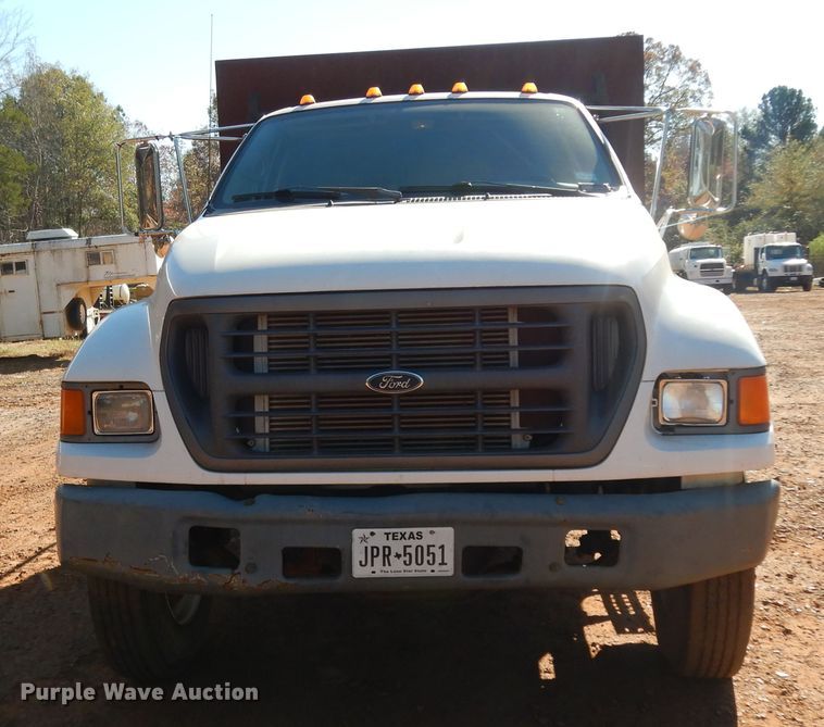 image for item DI8575 2002 Ford F750 Super Duty XL  flatbed truck