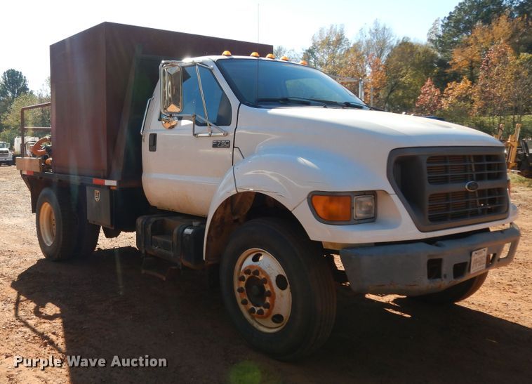 image for item DI8575 2002 Ford F750 Super Duty XL  flatbed truck