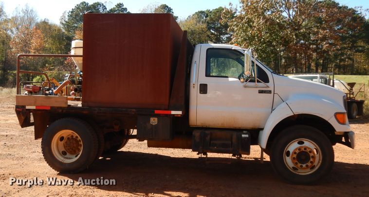 image for item DI8575 2002 Ford F750 Super Duty XL  flatbed truck