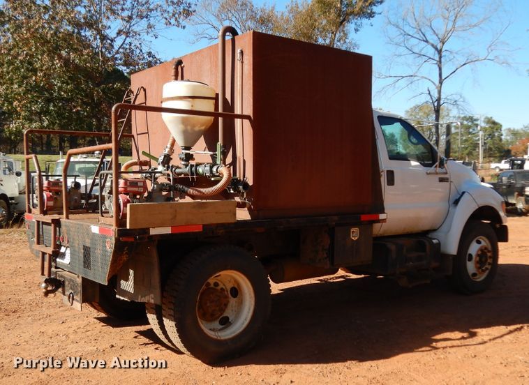 image for item DI8575 2002 Ford F750 Super Duty XL  flatbed truck