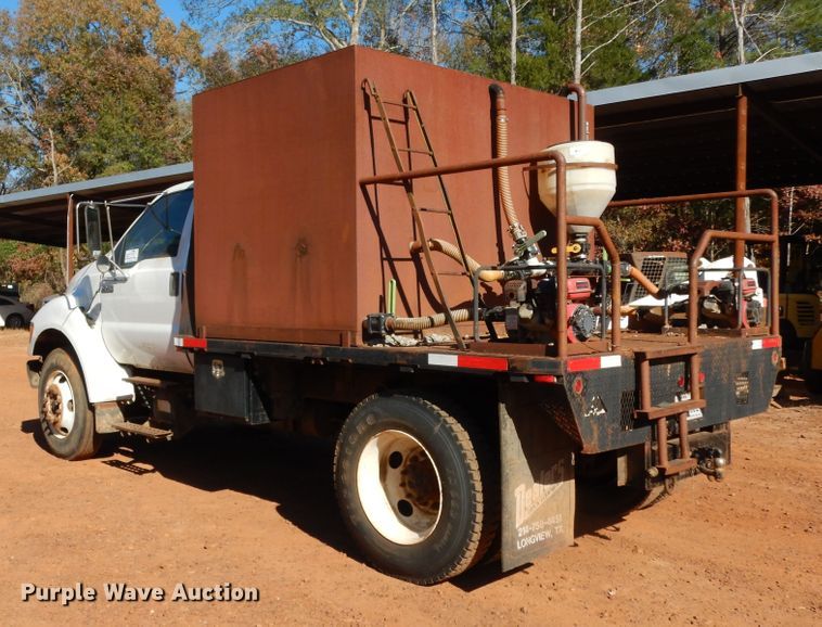 image for item DI8575 2002 Ford F750 Super Duty XL  flatbed truck