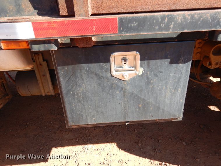 image for item DI8575 2002 Ford F750 Super Duty XL  flatbed truck