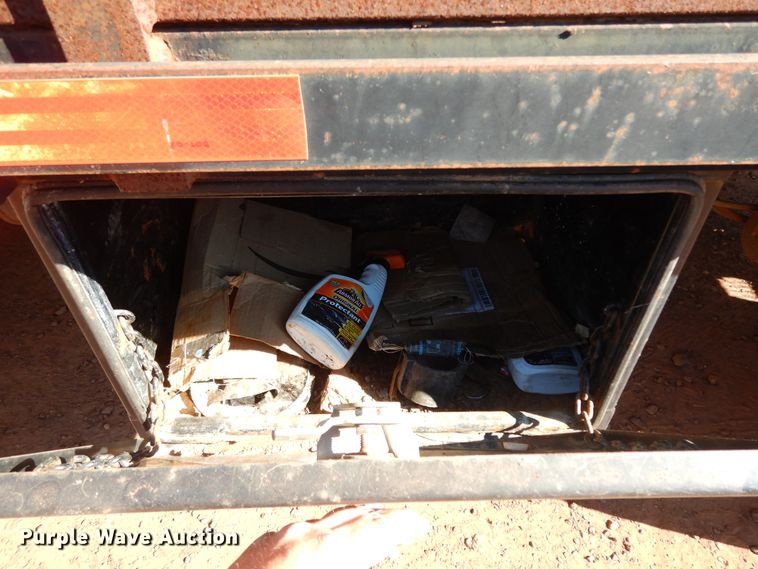 image for item DI8575 2002 Ford F750 Super Duty XL  flatbed truck