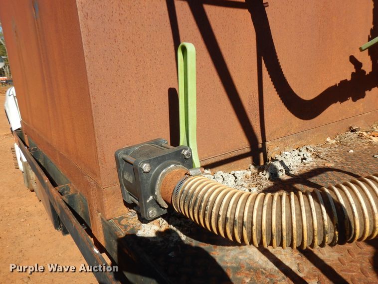 image for item DI8575 2002 Ford F750 Super Duty XL  flatbed truck