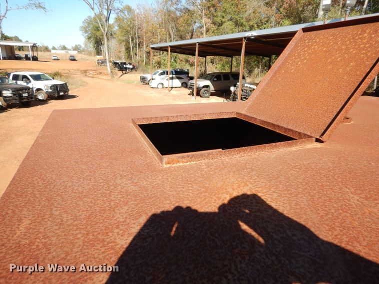 image for item DI8575 2002 Ford F750 Super Duty XL  flatbed truck