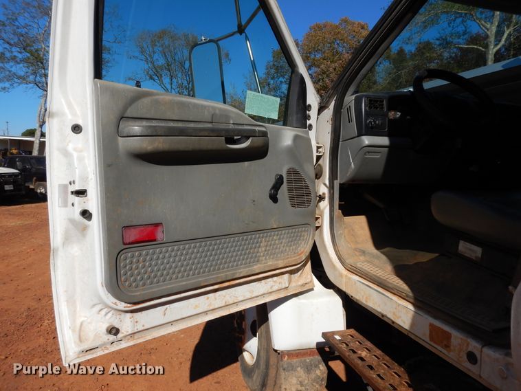 image for item DI8575 2002 Ford F750 Super Duty XL  flatbed truck