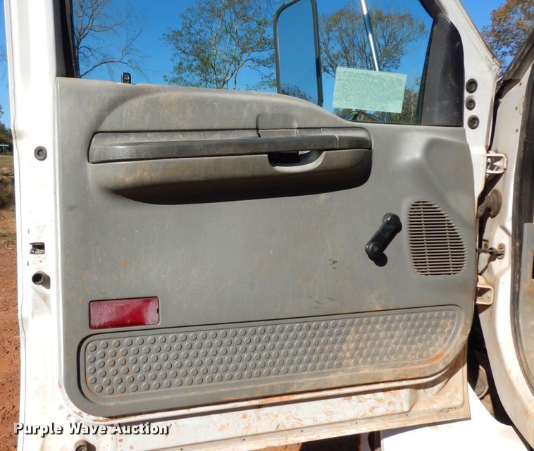 image for item DI8575 2002 Ford F750 Super Duty XL  flatbed truck