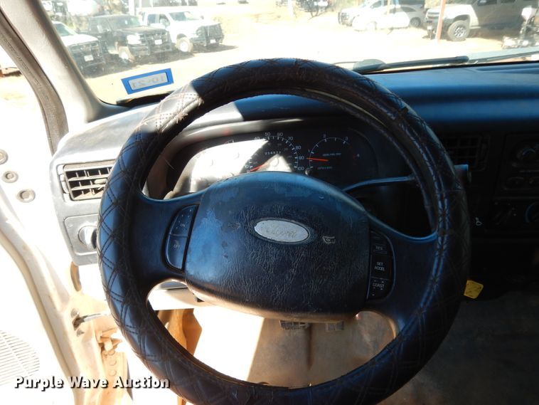 image for item DI8575 2002 Ford F750 Super Duty XL  flatbed truck