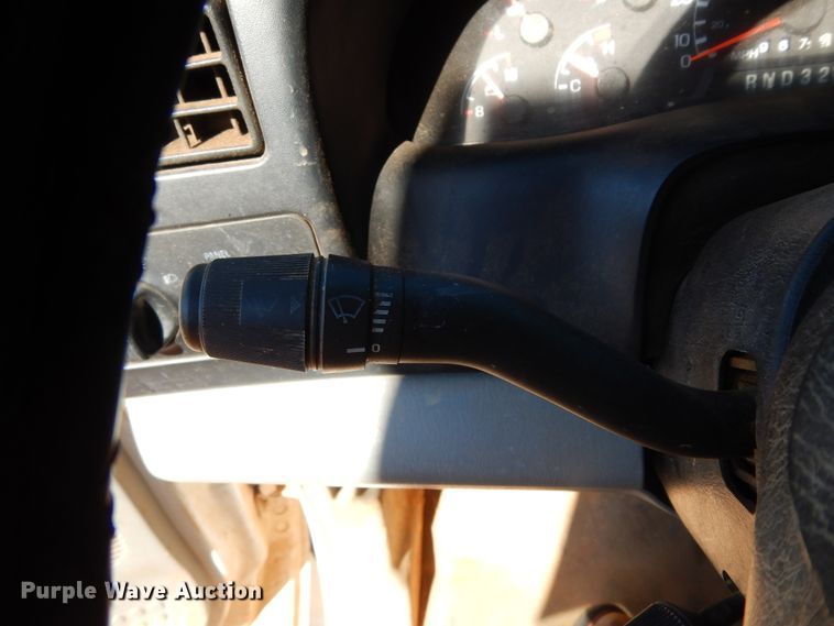 image for item DI8575 2002 Ford F750 Super Duty XL  flatbed truck