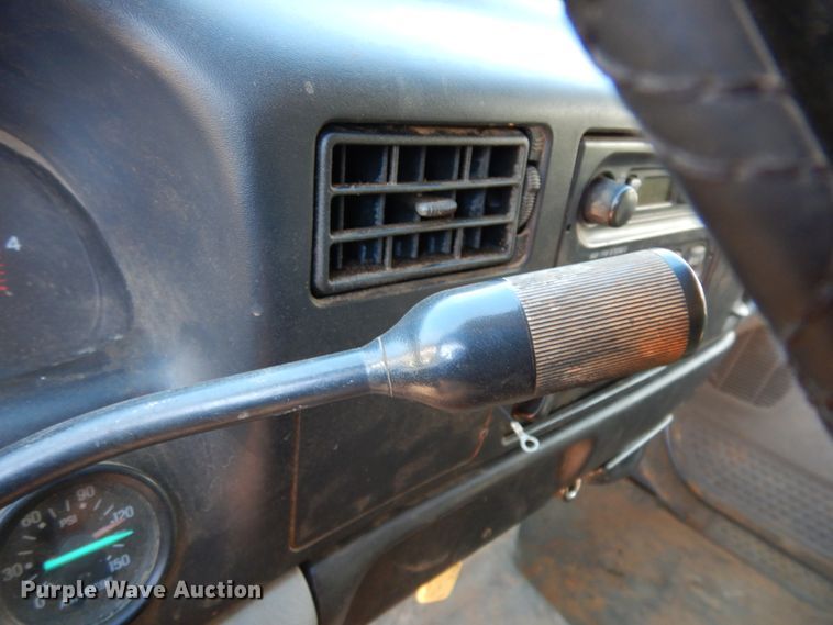 image for item DI8575 2002 Ford F750 Super Duty XL  flatbed truck