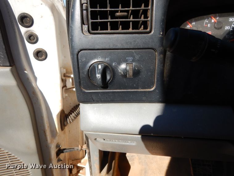 image for item DI8575 2002 Ford F750 Super Duty XL  flatbed truck