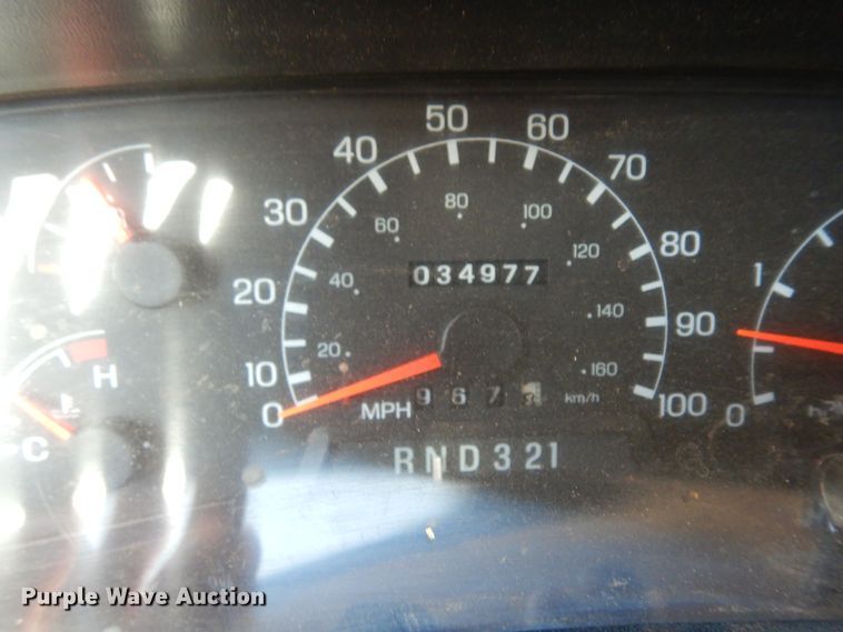 image for item DI8575 2002 Ford F750 Super Duty XL  flatbed truck