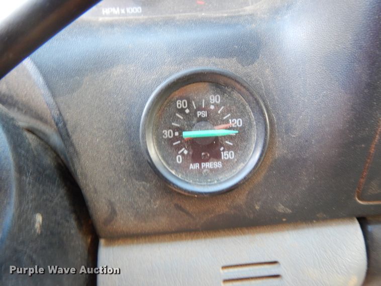 image for item DI8575 2002 Ford F750 Super Duty XL  flatbed truck