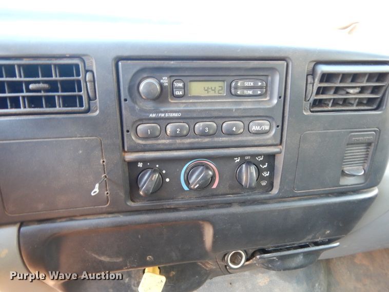 image for item DI8575 2002 Ford F750 Super Duty XL  flatbed truck