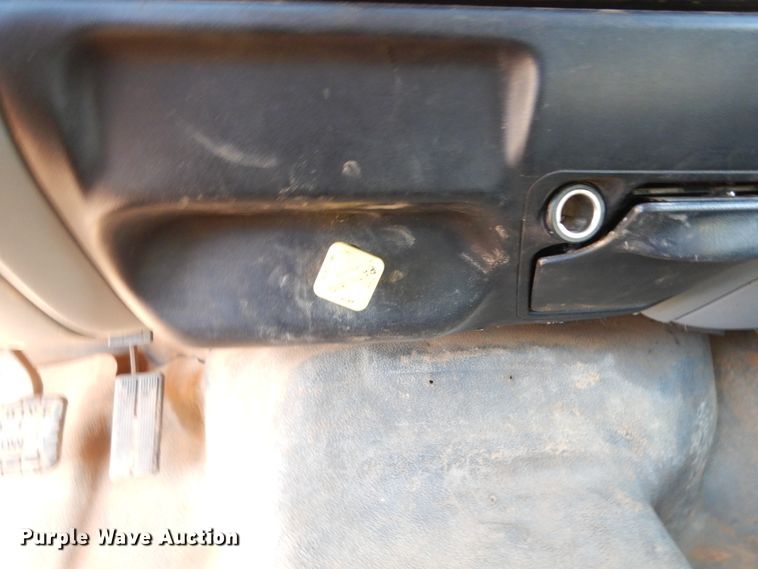 image for item DI8575 2002 Ford F750 Super Duty XL  flatbed truck