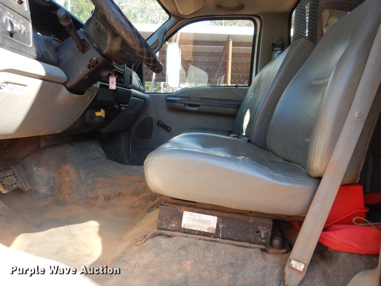 image for item DI8575 2002 Ford F750 Super Duty XL  flatbed truck